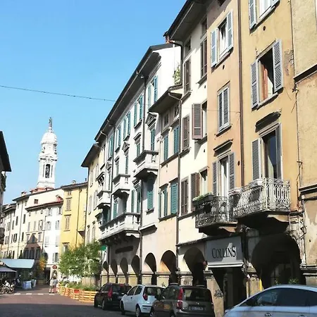 Fashion House Elvira 1 Bergamo